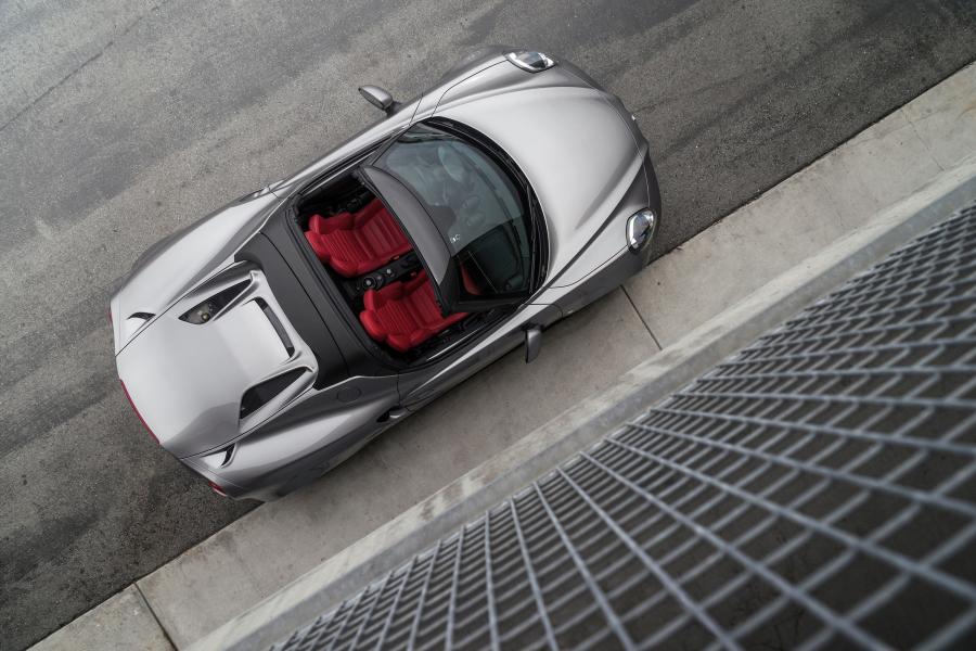 Alfa Romeo 4C Spider (960) 2015 года  (NA) (фото 23 из 40)